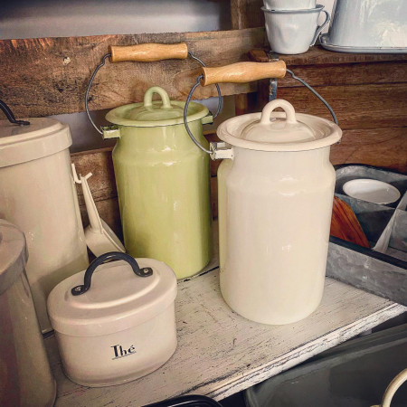 Smaltovaná konvička Enamel Vintage White 2 litre