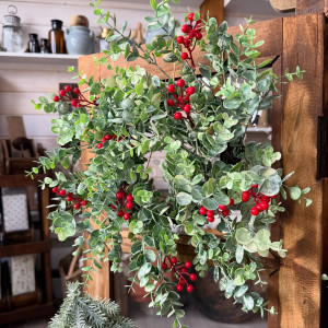 Eukalyptový veniec s bobuľkami 40 cm