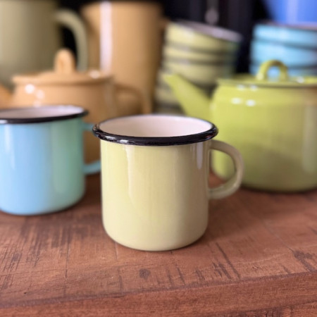 Smaltovaný hrnček 350 ml - svetlozelený