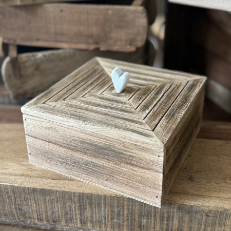 Drevený box so srdiečkom 